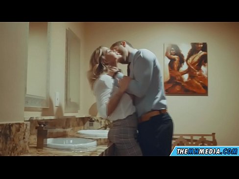 ❤️ Khi một cô gái tóc vàng busty quyến rũ bạn trong một nhà vệ sinh công cộng ☑  Porn video  tại chúng tôi  ️❤